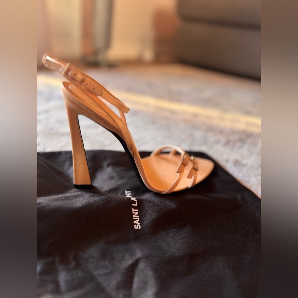 Yves Saint Laurent Lila Cream Ankle Strap Sandals Heels Size 39 NWT - Picture 4 of 9